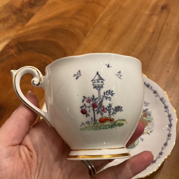 Vintage Fine Bone Bell China Tea Cup and Saucer - Picture 5 of 11